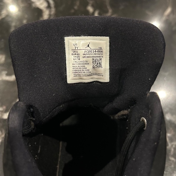 Jordan 11 - Picture 5 of 6